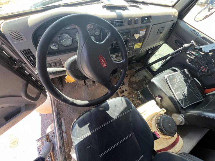 2014-peterbilt-337-image-32