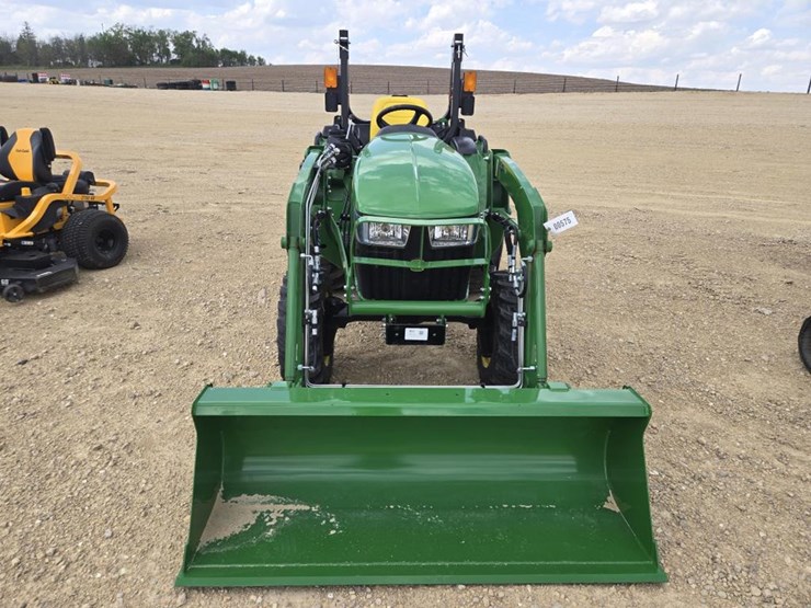 2025-john-deere-3032e-image-2