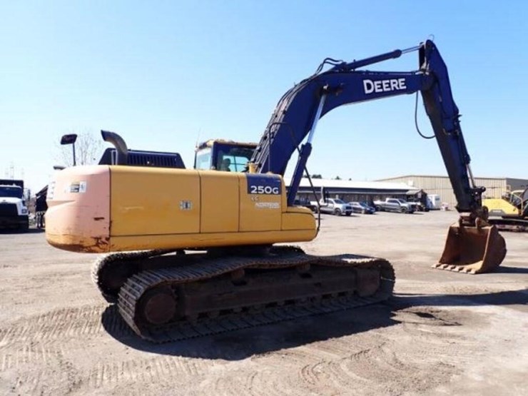 2017-deere-250g-lc-image-4