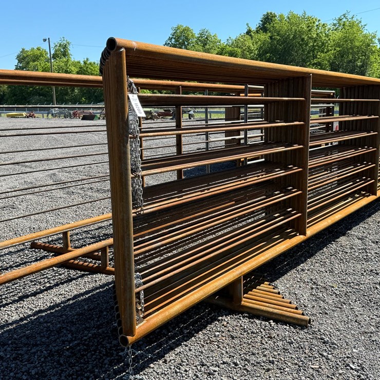 #9 • QT 1 24' FREE STANDING PANEL
