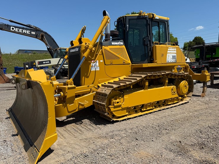 komatsu-d65ex-image-1