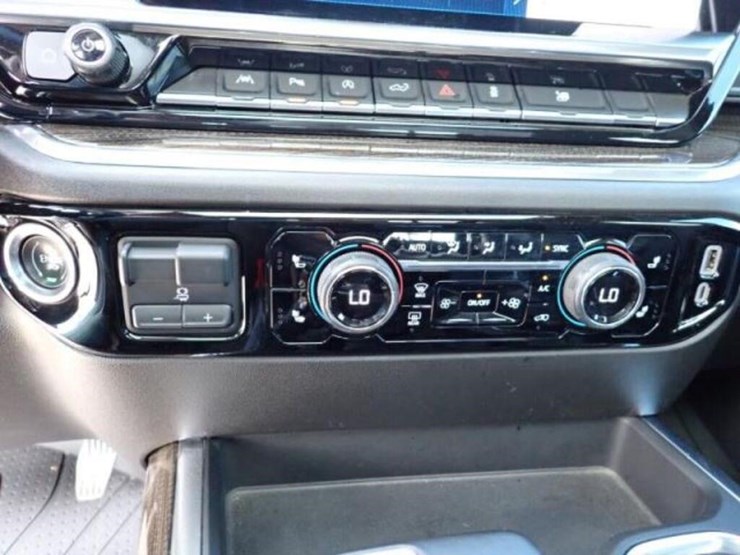 2024-chevrolet-silverado-1500-image-17