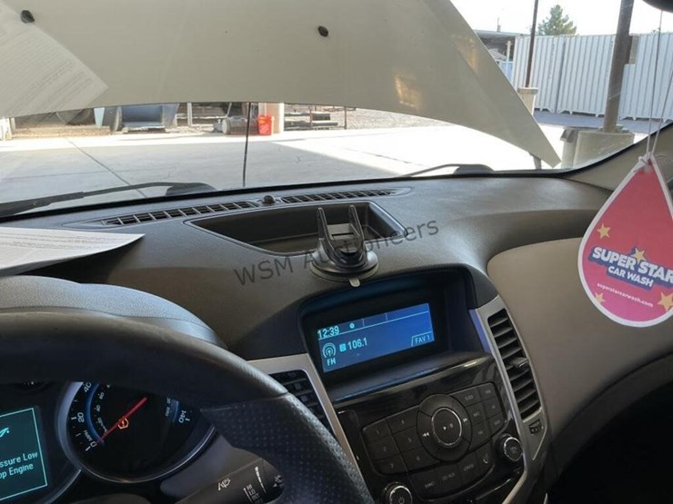 2013-chevrolet-cruze-ls-sdn-image-15