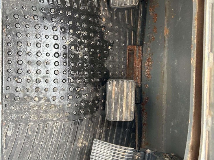 skid-steer-image-15