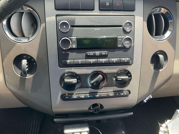 2012-ford-expedition-image-15