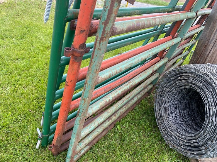 5--8'--pipe-hog-and-sheep-gates--2-are-new-image-3