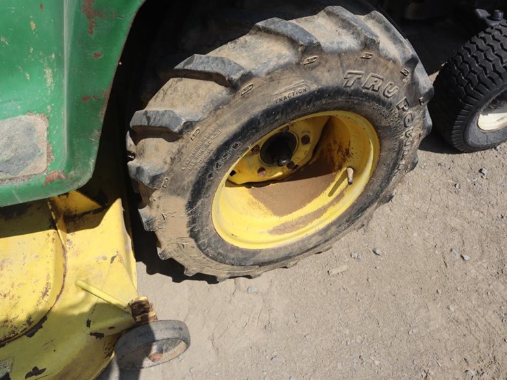 john-deere-332-image-11