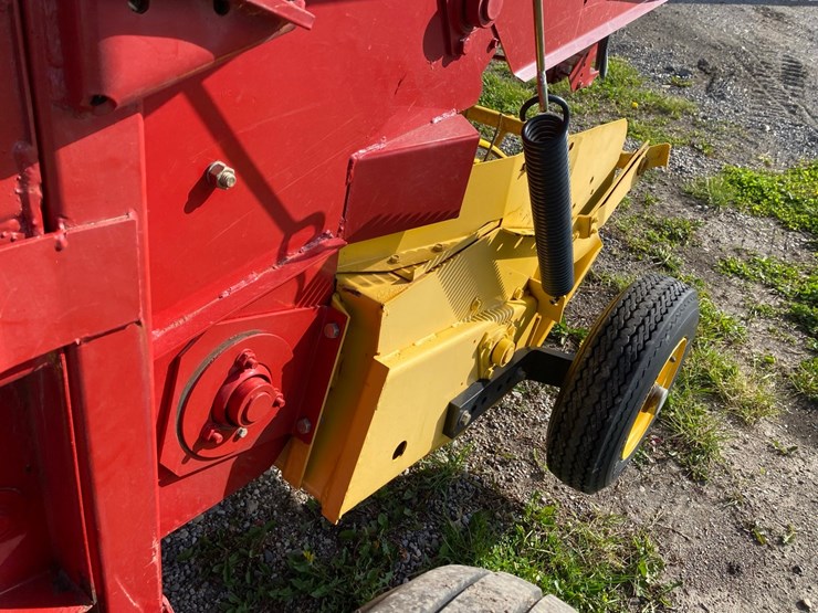 new-holand-7050-4x4-rd-baler-image-33