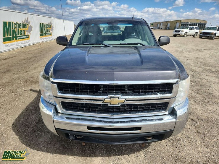 2010-chevrolet-silverado-2500hd-ls-image-9