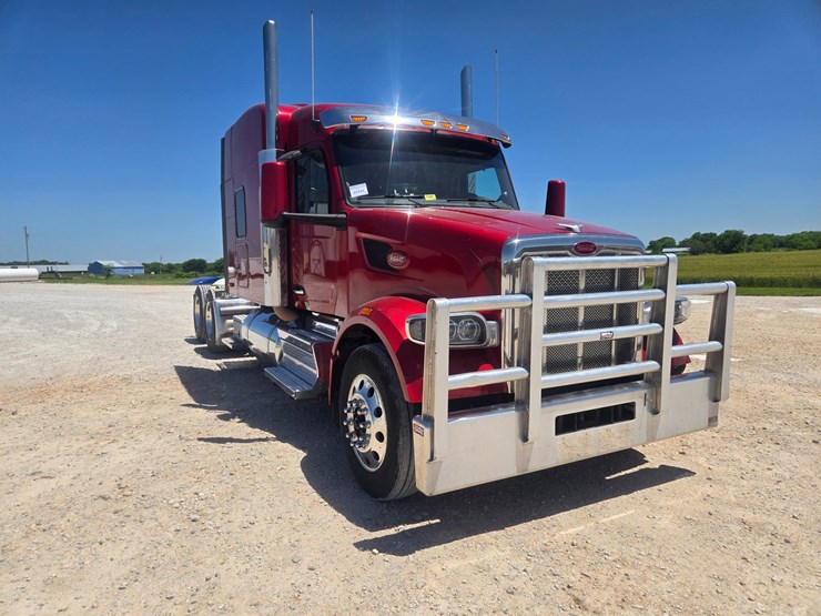 2023-peterbilt-567-image-29