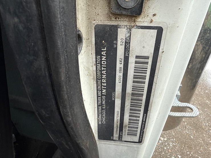 2004-international-durastar-4300-image-54