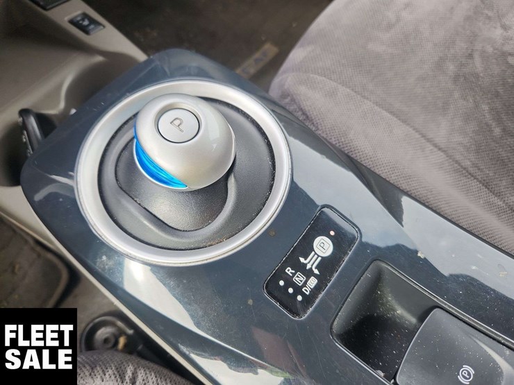 2011-nissan-leaf-sl-4dr-hatchback-image-22