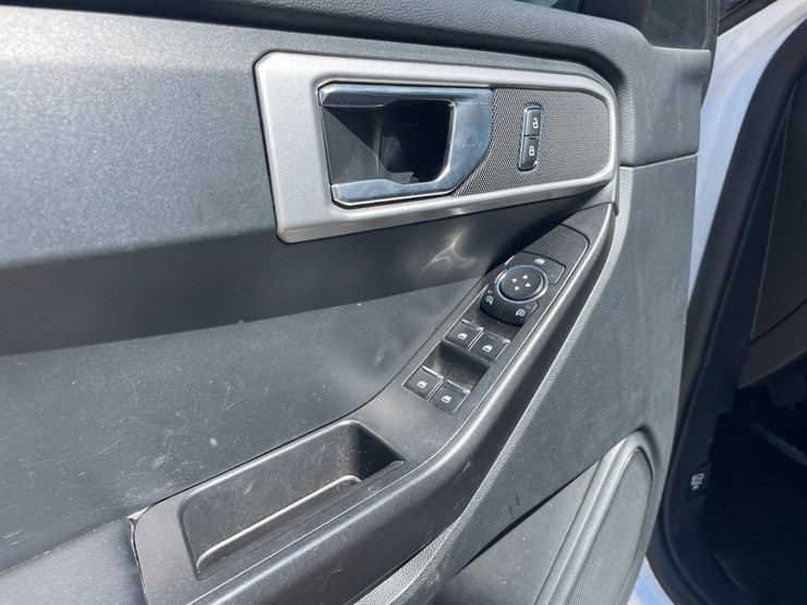 2022-ford-explorer-image-26