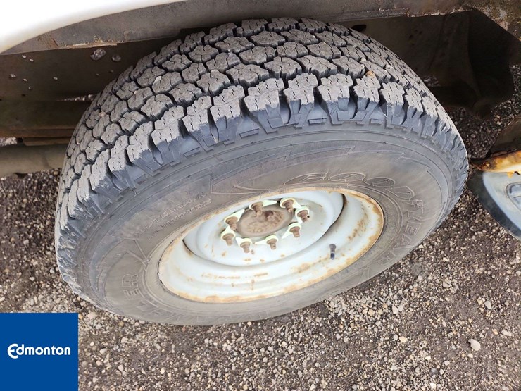 2010-ford-cargo-image-31