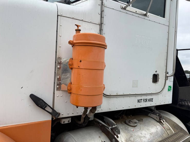 peterbilt-357-image-33