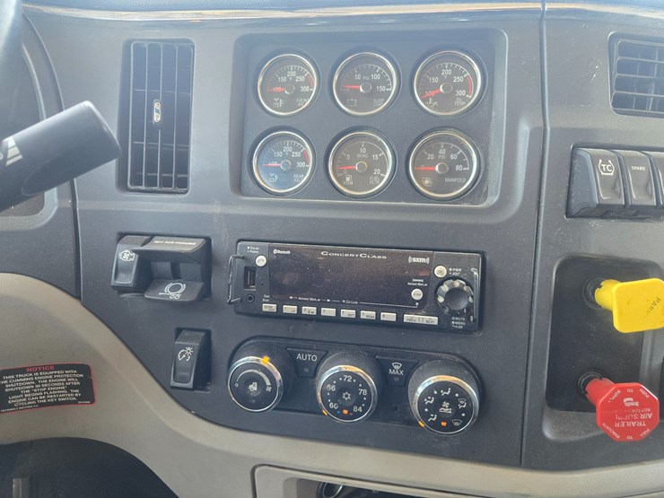 2023-peterbilt-567-image-62