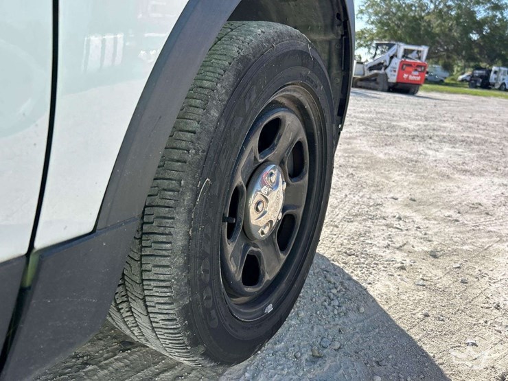 2016-ford-explorer-image-25