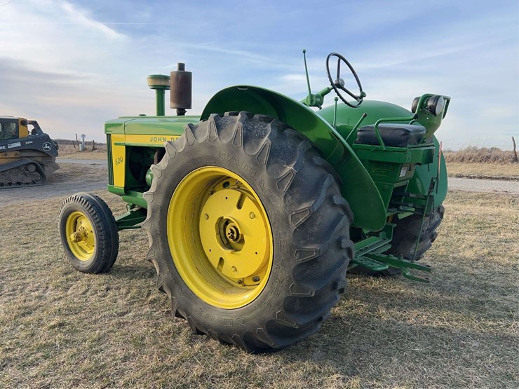 john-deere-820-image-3