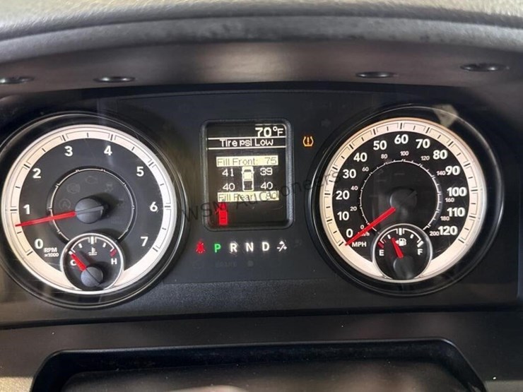 2015-dodge-2500-image-18