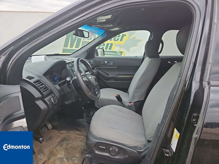 2018-ford-explorer-image-33