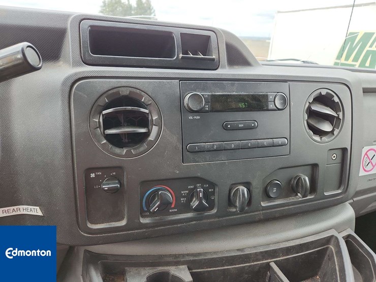 2014-ford-cargo-image-12