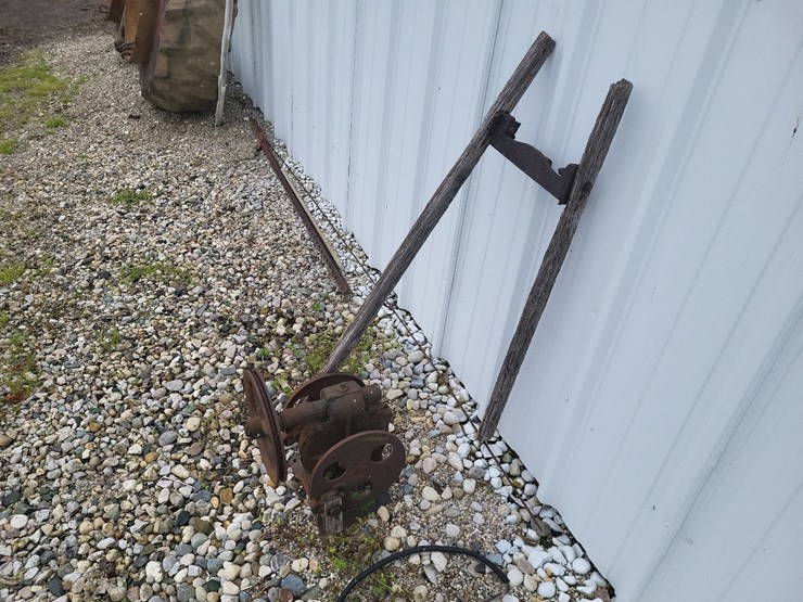 antique-pump-jack-image-6