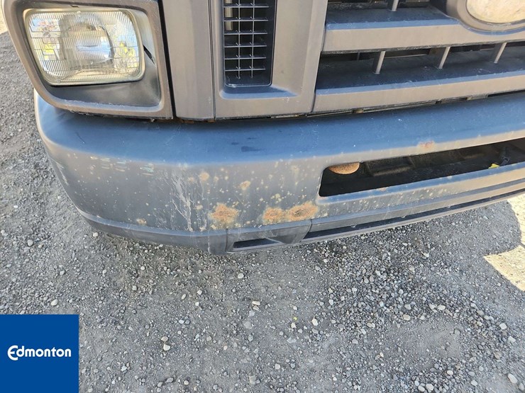 2014-ford-cargo-image-32