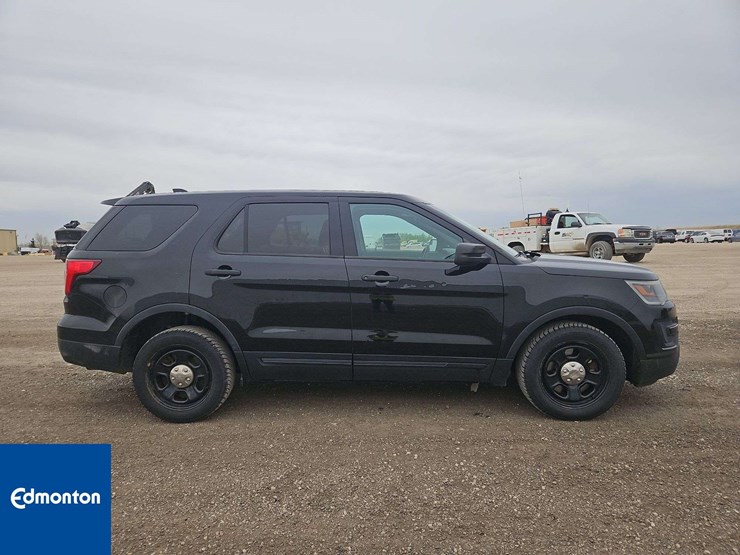 2016-ford-explorer-image-7