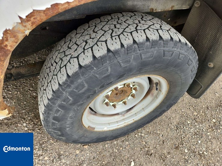 2014-ford-cargo-image-30