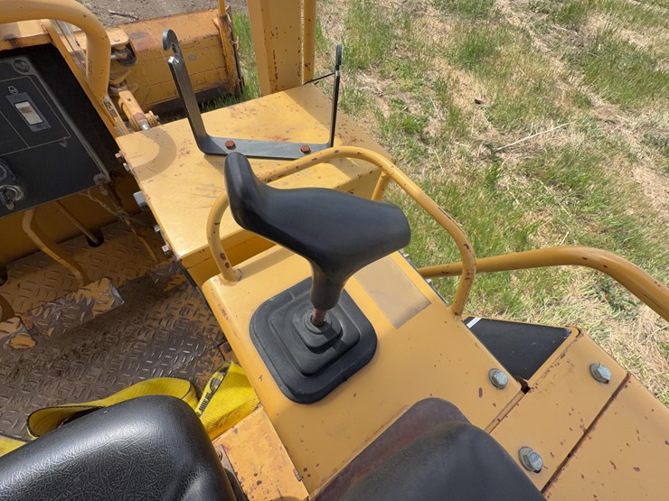 1995-caterpillar-d4c-image-36