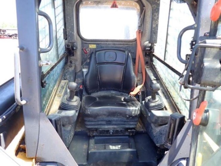2019-deere-320g-image-17