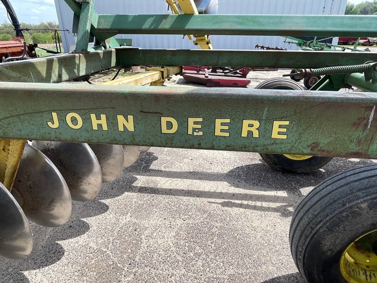 john-deere-220-image-26