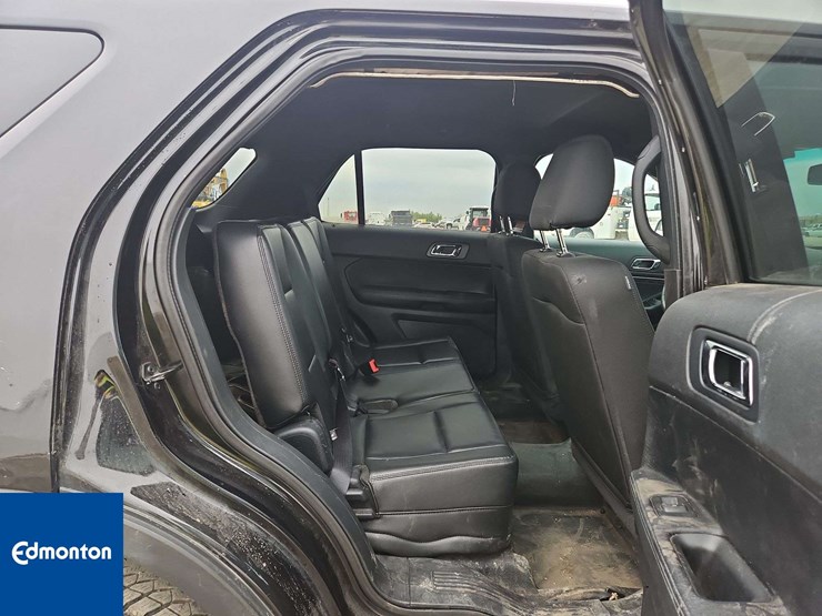 2016-ford-explorer-image-42