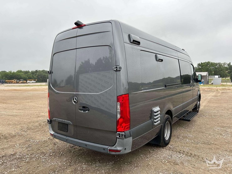 2021-mercedes-benz-sprinter-4500-image-3