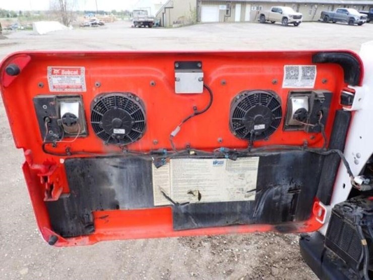 2021-bobcat-t770-image-46