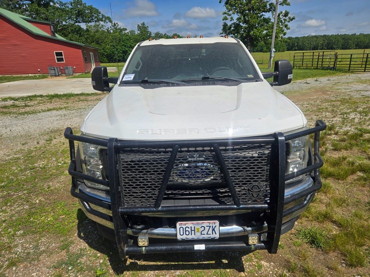 2017-ford-f550-image-25