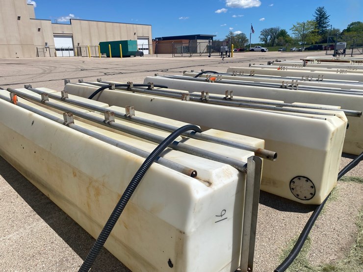 #8773-•-(2)-brine/-liquid-applicator-tanks-image-4