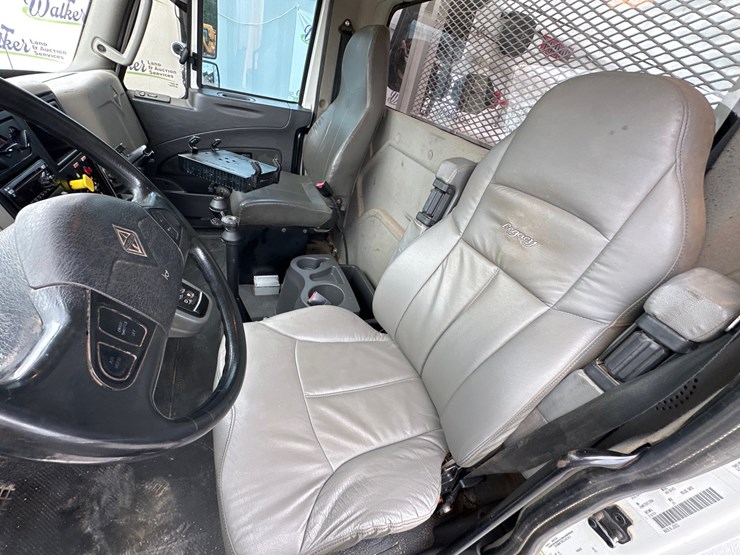 2015-international-durastar-4400-image-19