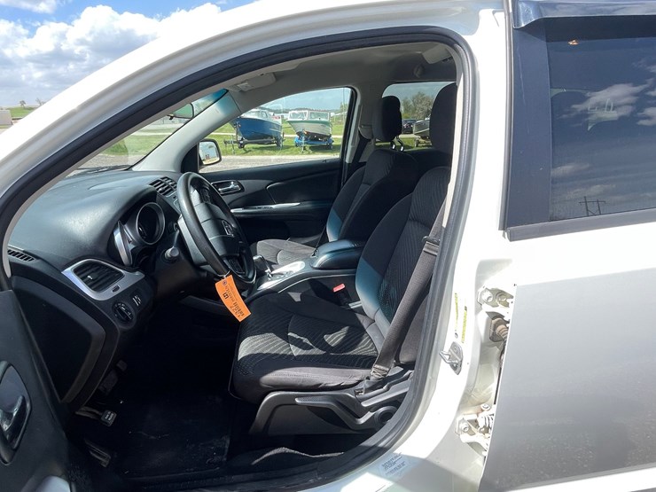 2013-dodge-journey-sxt-image-12