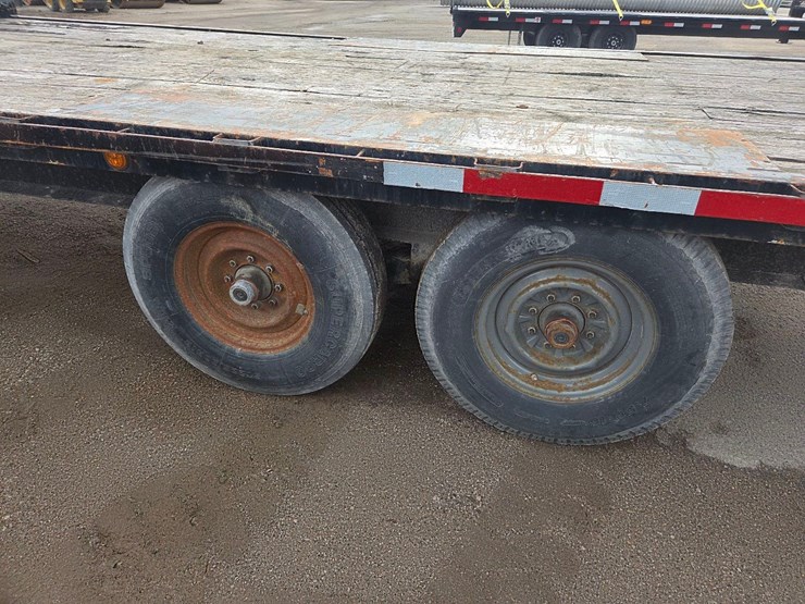 1999-18'x102"-flatbed-trailer-image-20