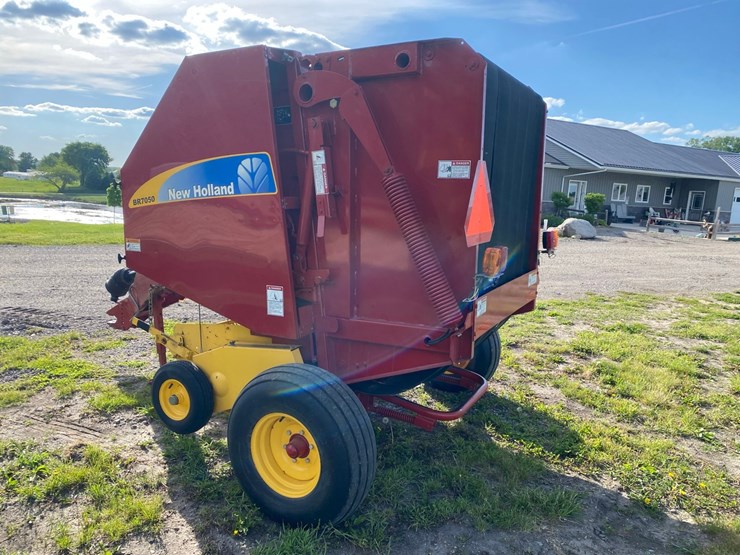 new-holand-7050-4x4-rd-baler-image-4