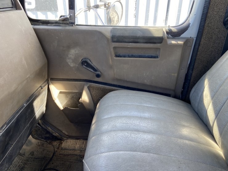 1992-international-8100-image-14