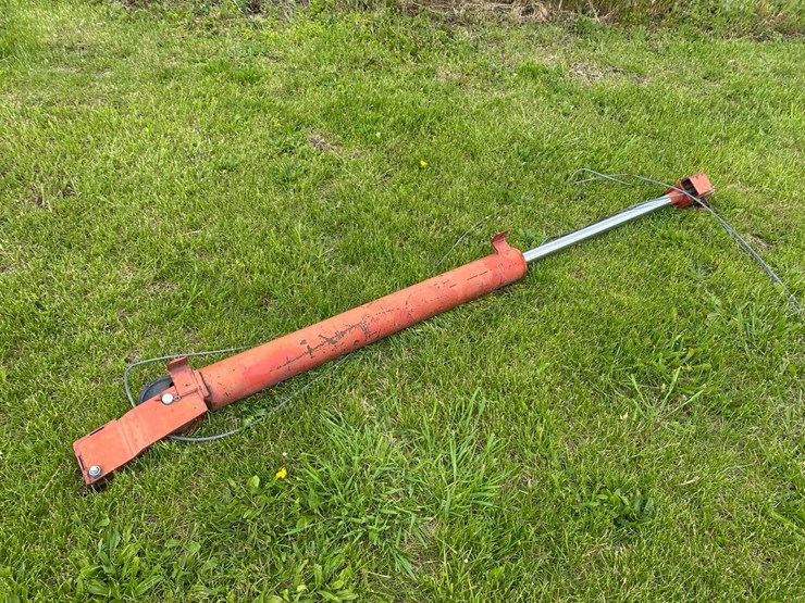 hutchinson-grain-auger-lift-cylinder-image-2