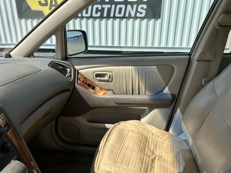 2000-lexus-rx300-image-14