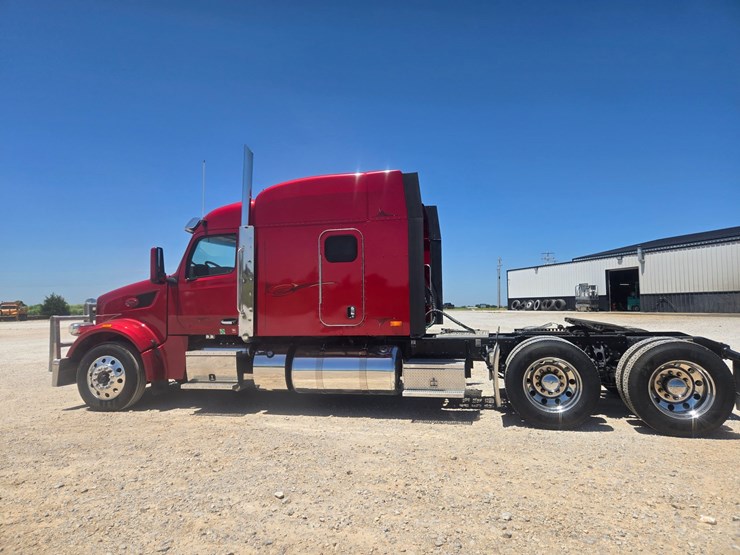 2023-peterbilt-567-image-9
