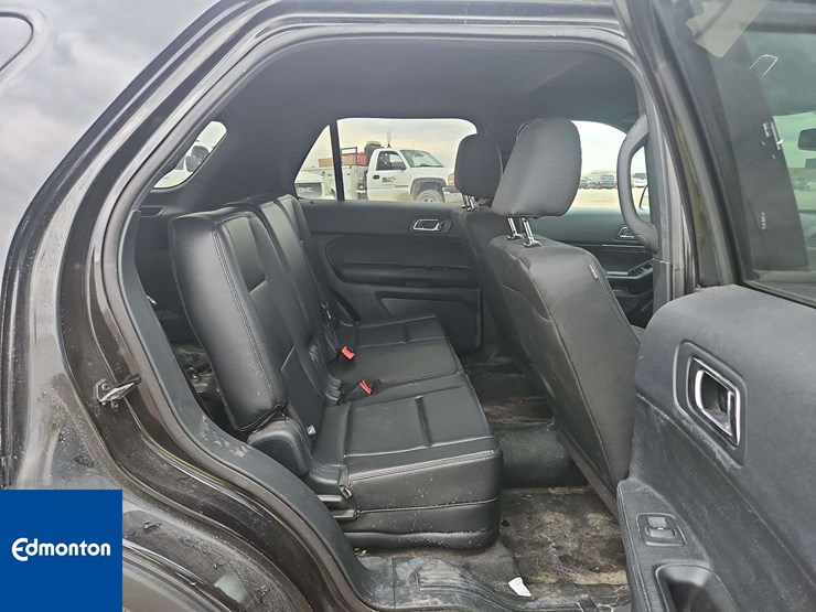 2019-ford-explorer-image-36