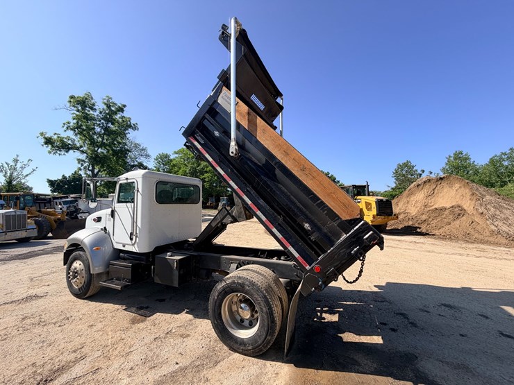 2006-peterbilt-335-image-48