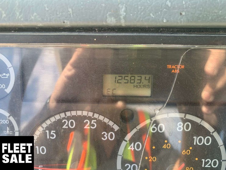 2003-freightliner-fl106-image-19