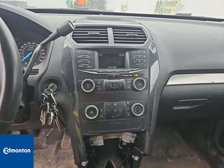 2019-ford-explorer-image-32