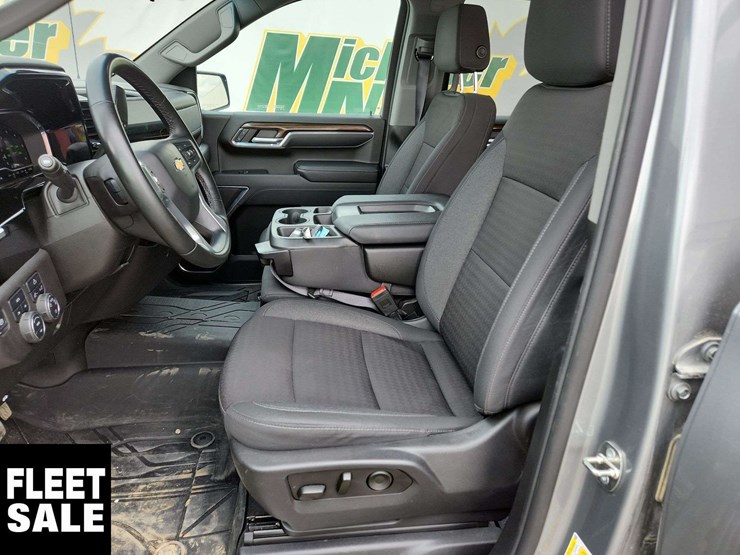 2024-chevrolet-silverado-1500-image-14